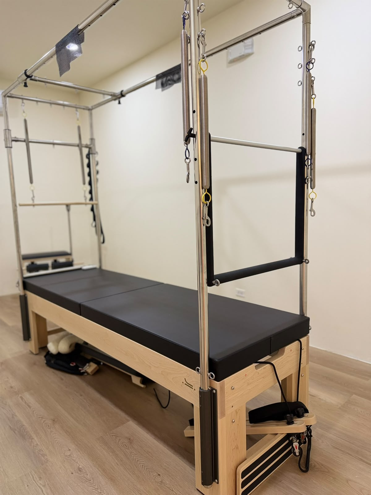 Cadillac de Pilates con resortes y barras