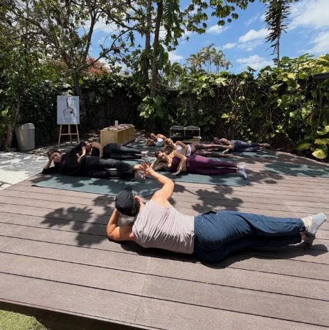 Clase de Mat en el deck exterior de Escazú